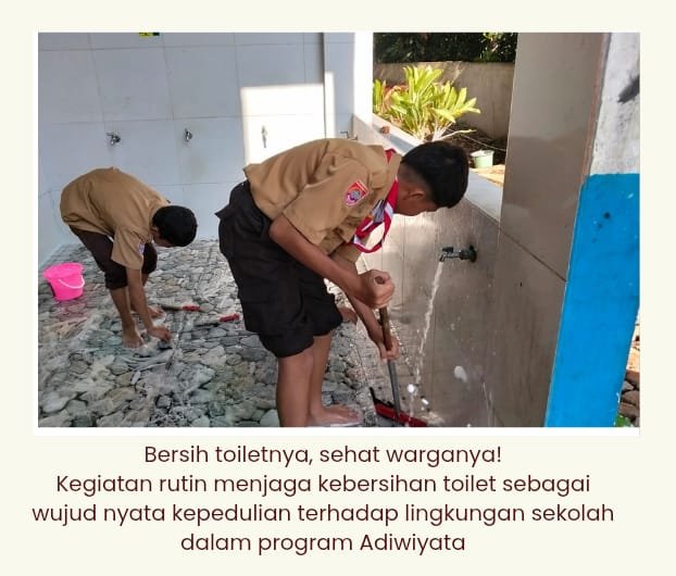 Poster kampanye menjaga kebersihan toilet